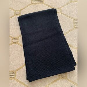 NWOT French Connection Ribbed Scarf in Navy